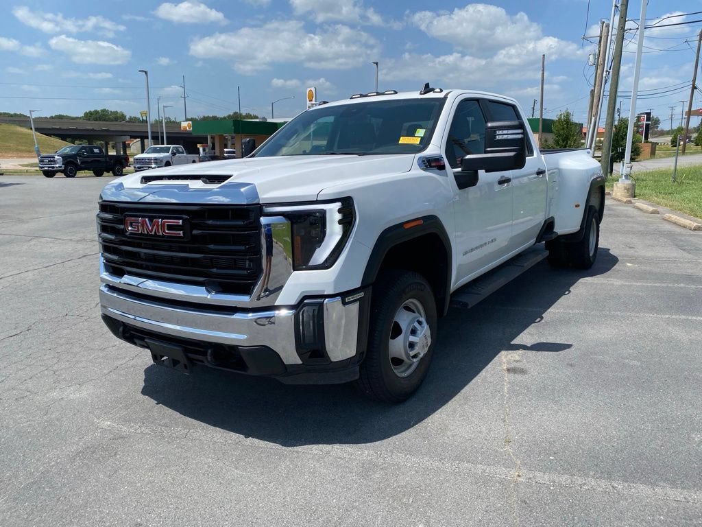 Used 2024 GMC Sierra 3500 Pro AWD/4WD image 3