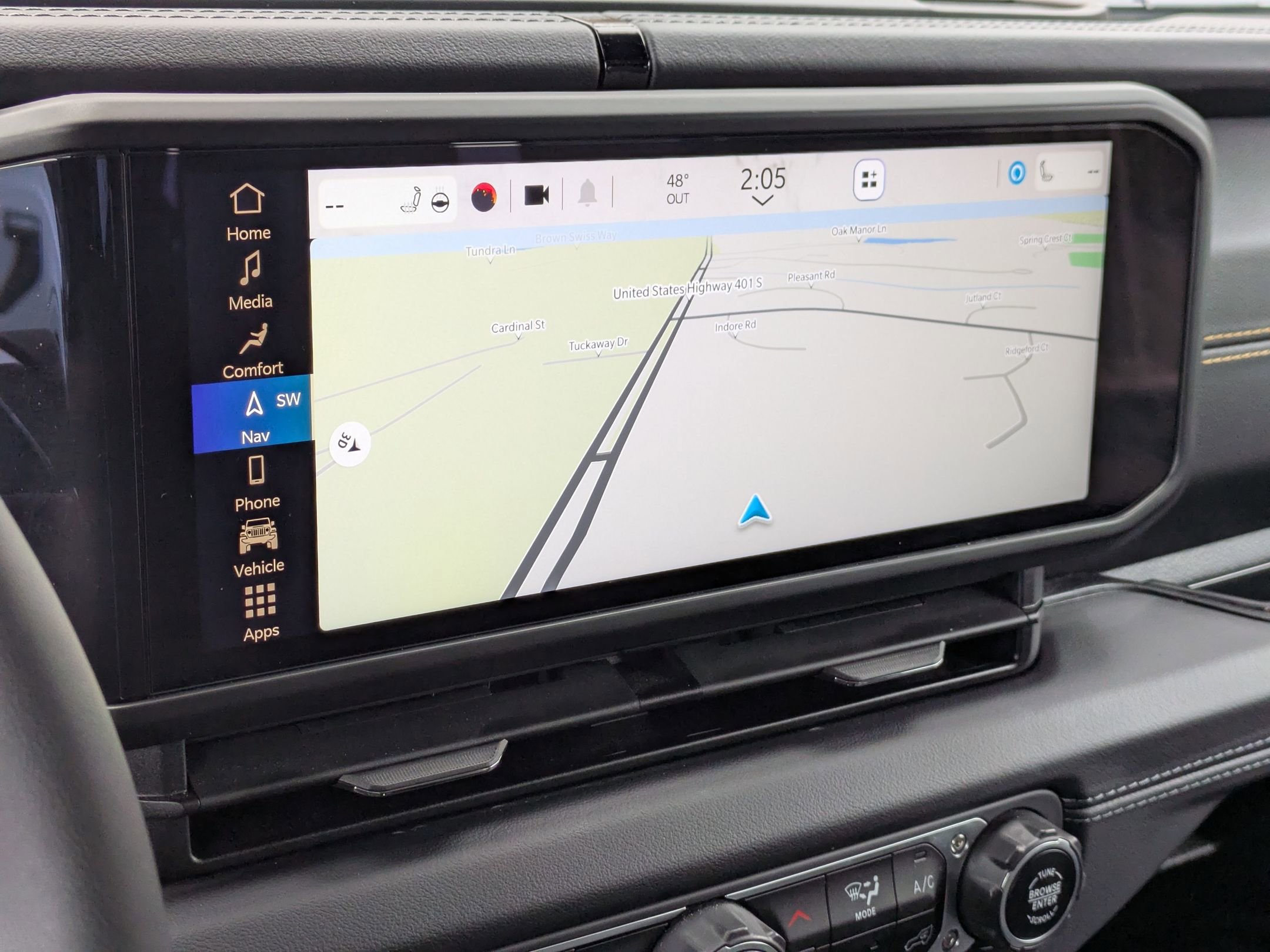 Used 2024 Jeep Wrangler Unlimited Sahara w/ Technology Group image 19