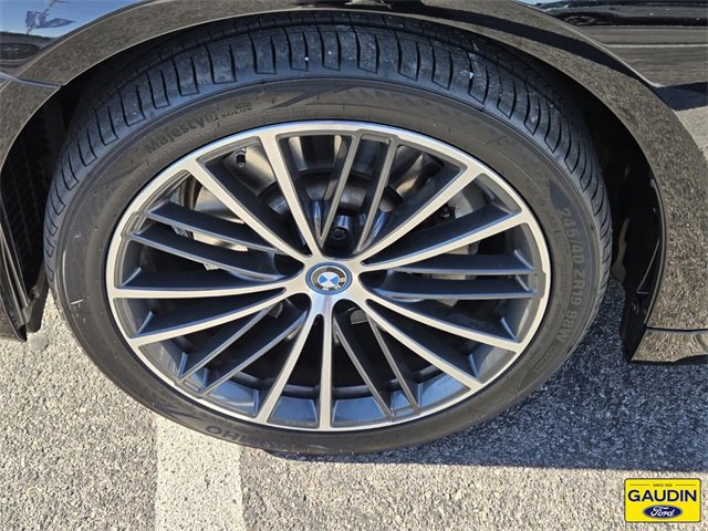 Used 2023 BMW 530e w/ Premium Package image 10