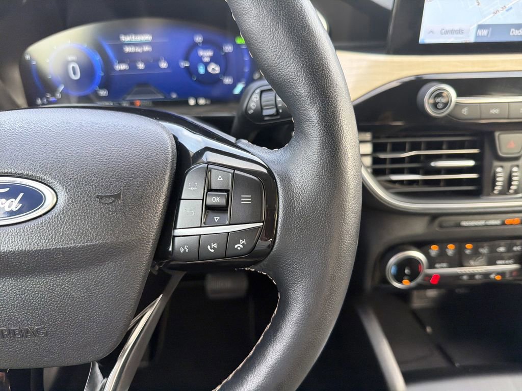 Certified 2022 Ford Escape Titanium w/ Titanium Elite Package image 27