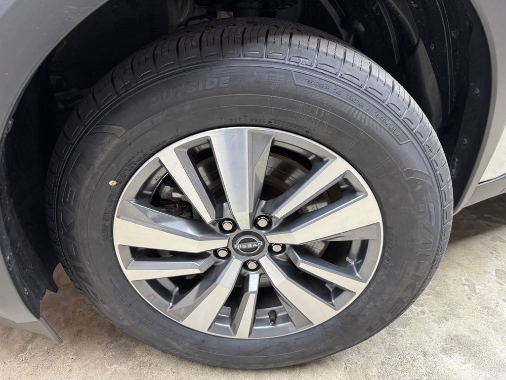 Used 2025 Nissan Pathfinder SL AWD/4WD image 31