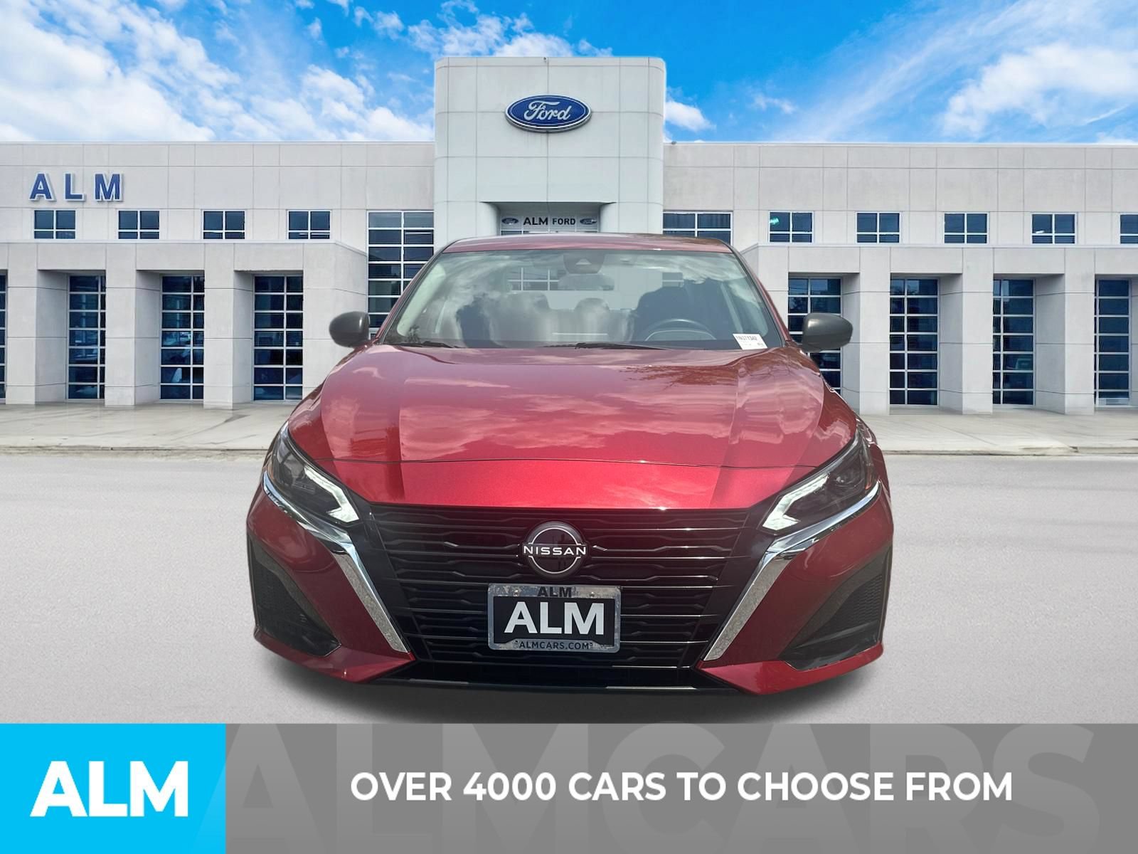 Used 2024 Nissan Altima 2.5 SV FWD image 2
