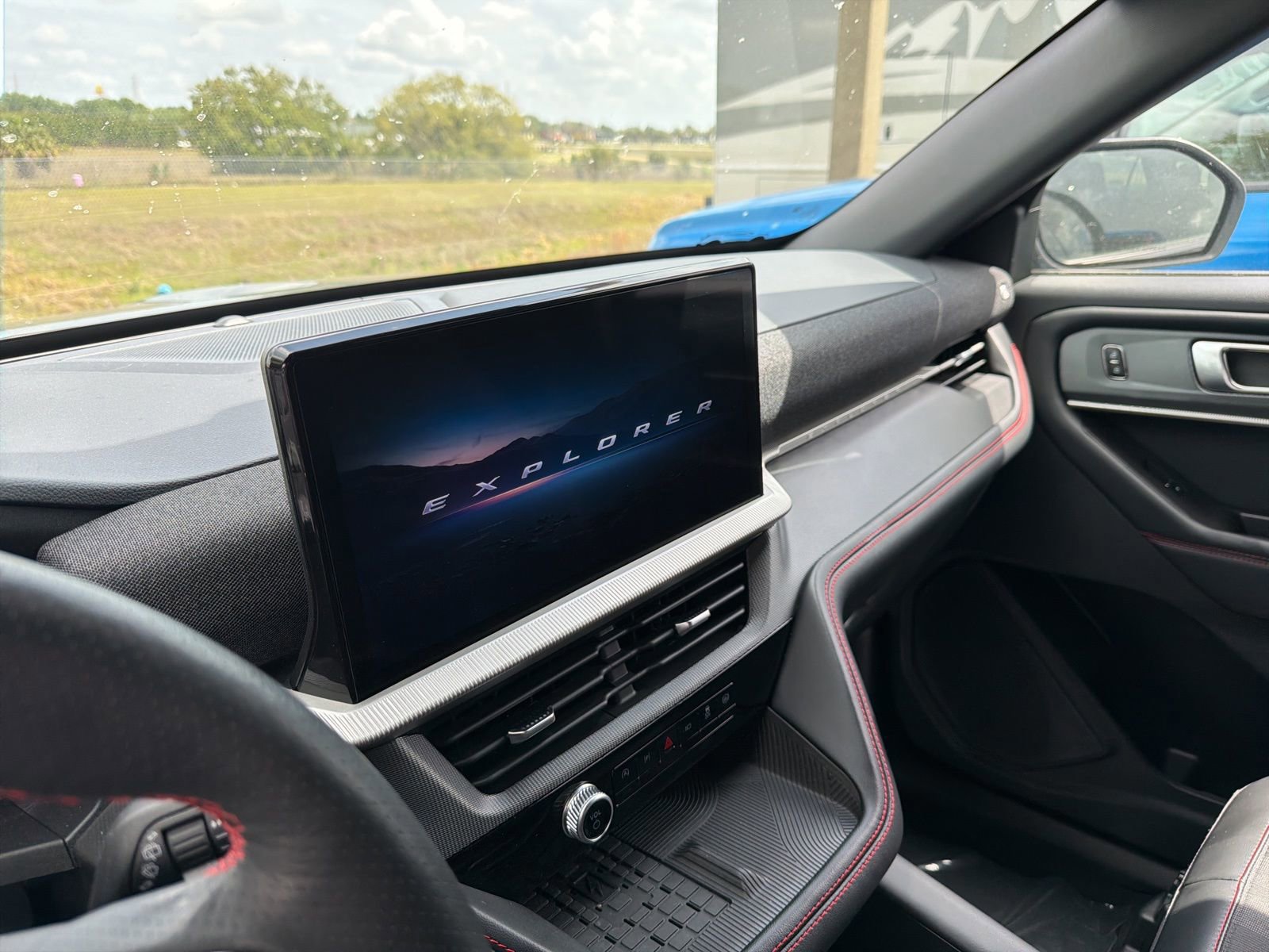 Certified 2025 Ford Explorer ST-Line w/ Premium Package image 13