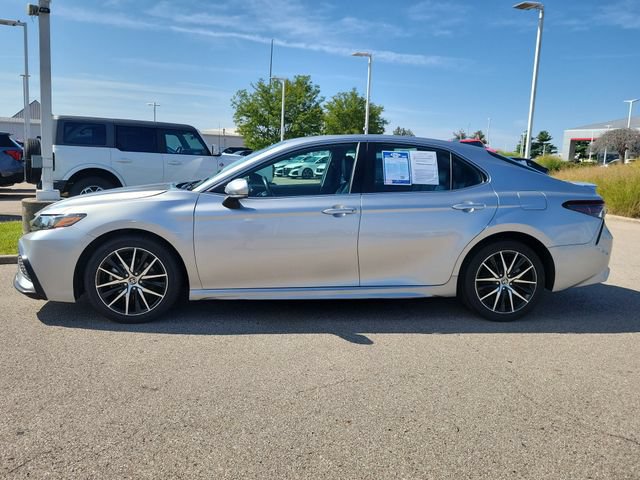 Used 2023 Toyota Camry SE FWD image 2