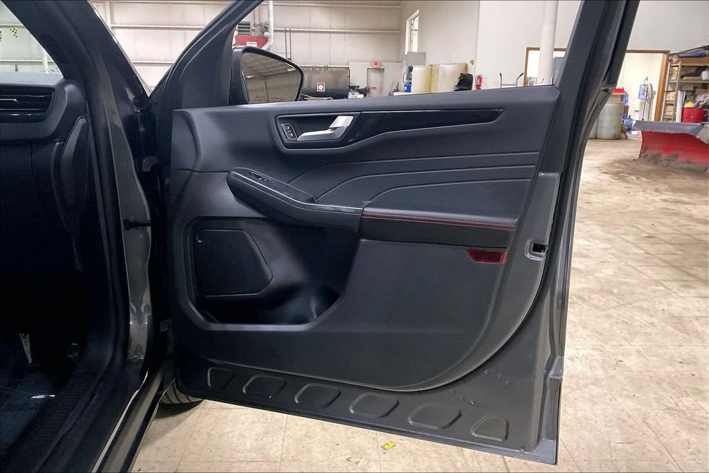 Certified 2025 Ford Escape ST-Line AWD/4WD image 22
