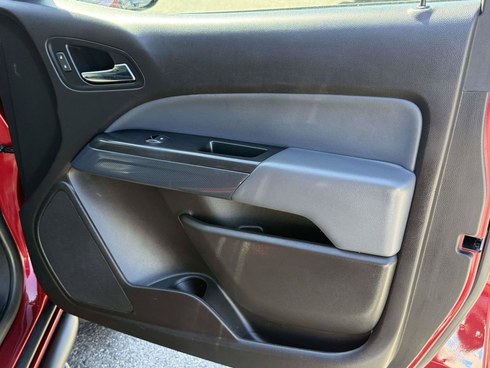 Used 2018 Chevrolet Colorado Z71 AWD/4WD image 24