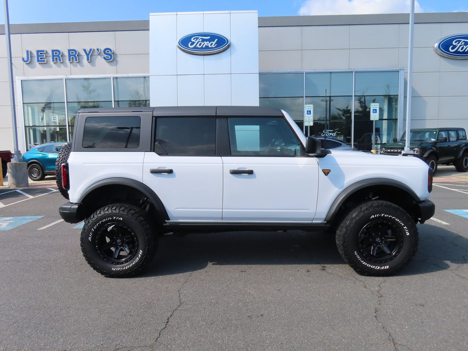 Certified 2023 Ford Bronco Badlands AWD/4WD image 4