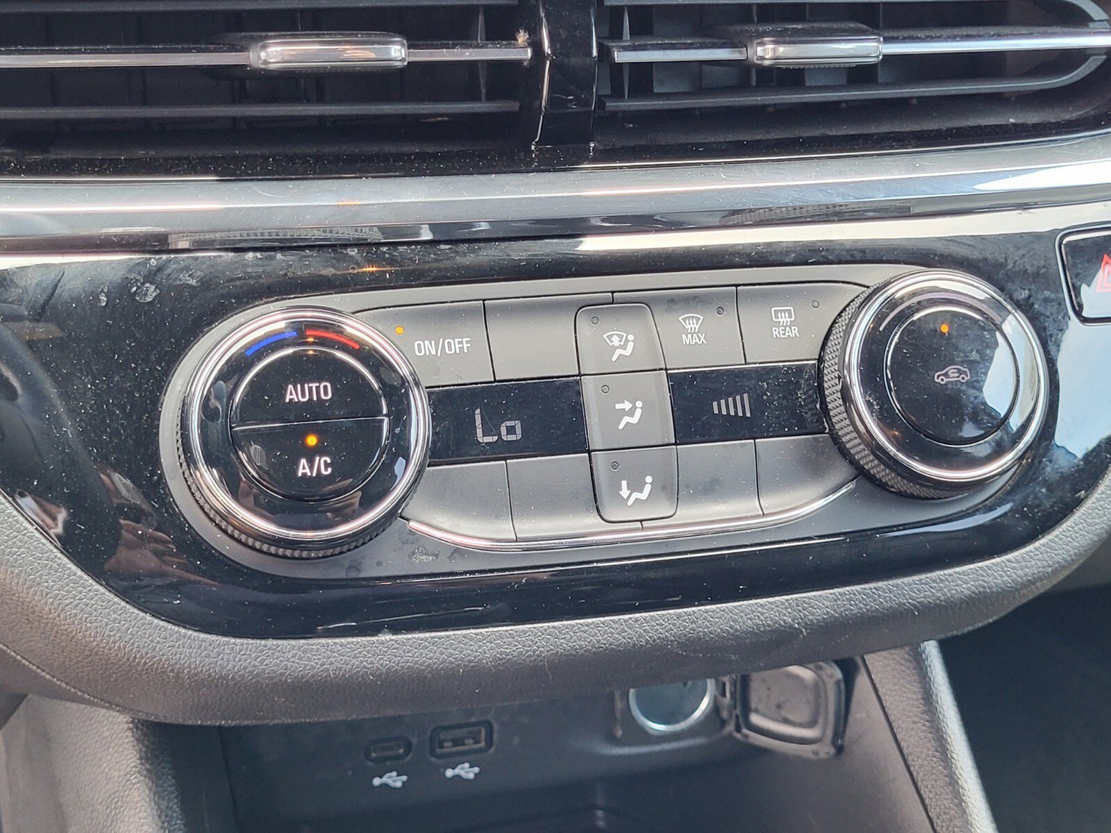 Used 2025 Buick Envista Sport Touring FWD image 22