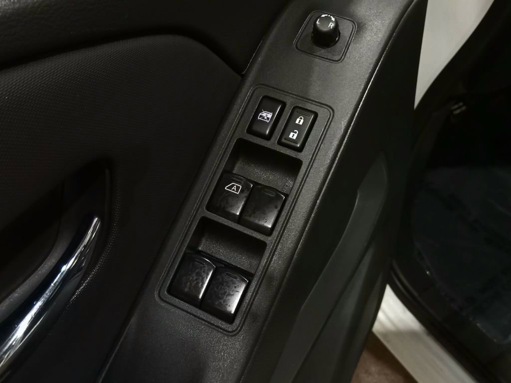 Used 2024 Nissan Frontier SV image 18