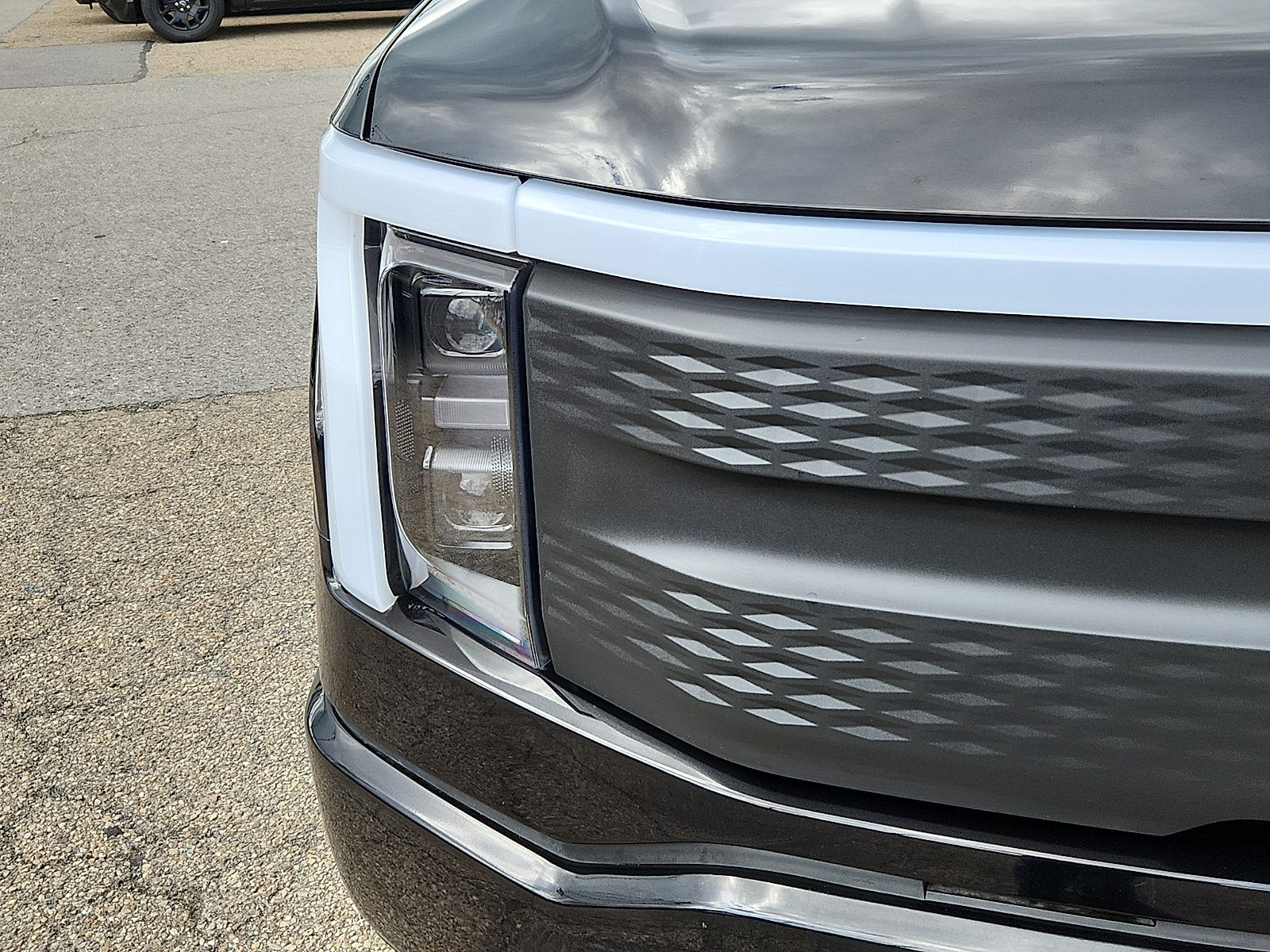 Certified 2025 Ford F150 Lightning XLT AWD/4WD image 9