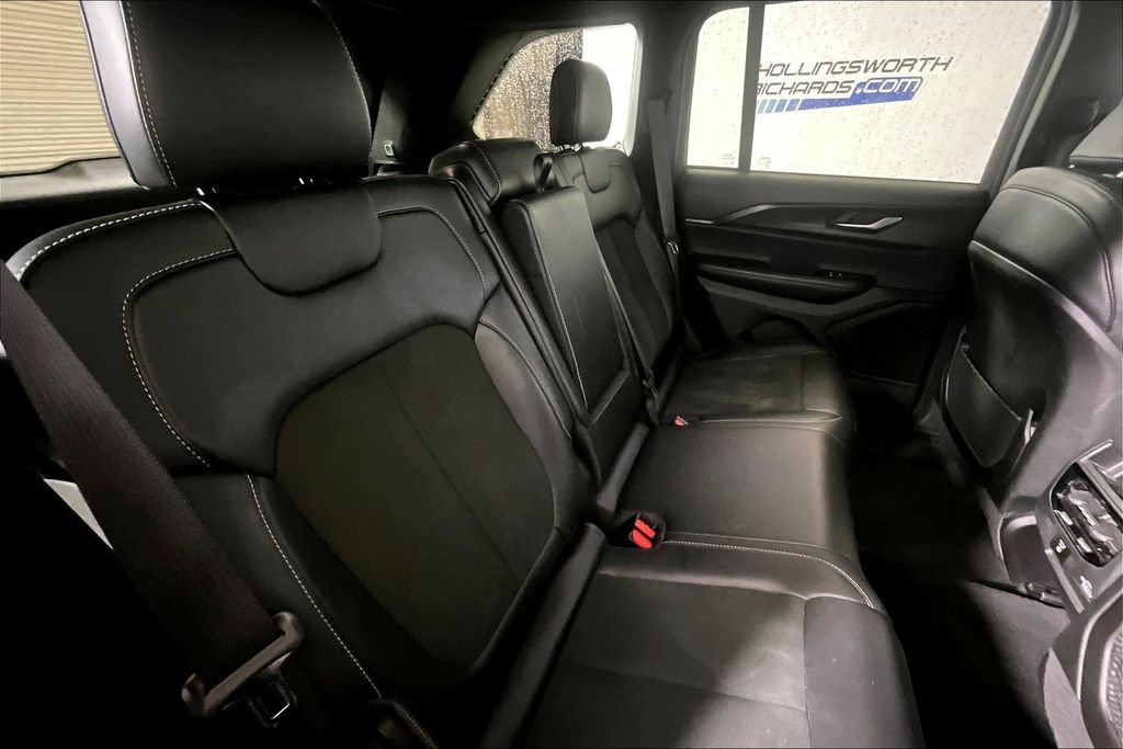 Used 2025 Jeep Grand Cherokee Altitude AWD/4WD image 22