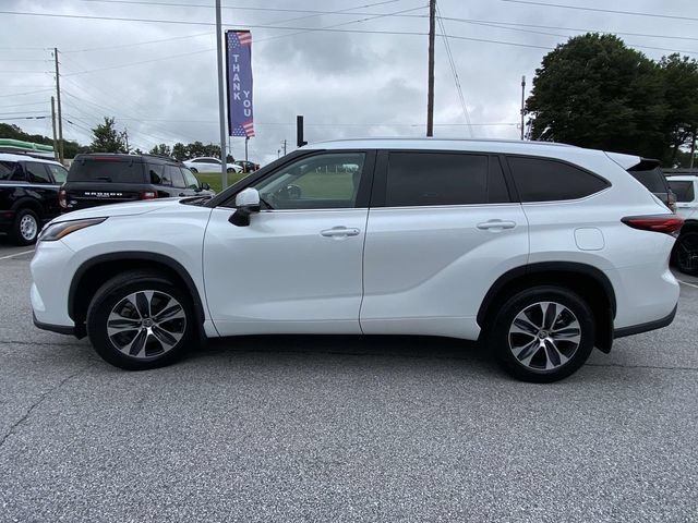 Used 2023 Toyota Highlander XLE AWD/4WD image 6