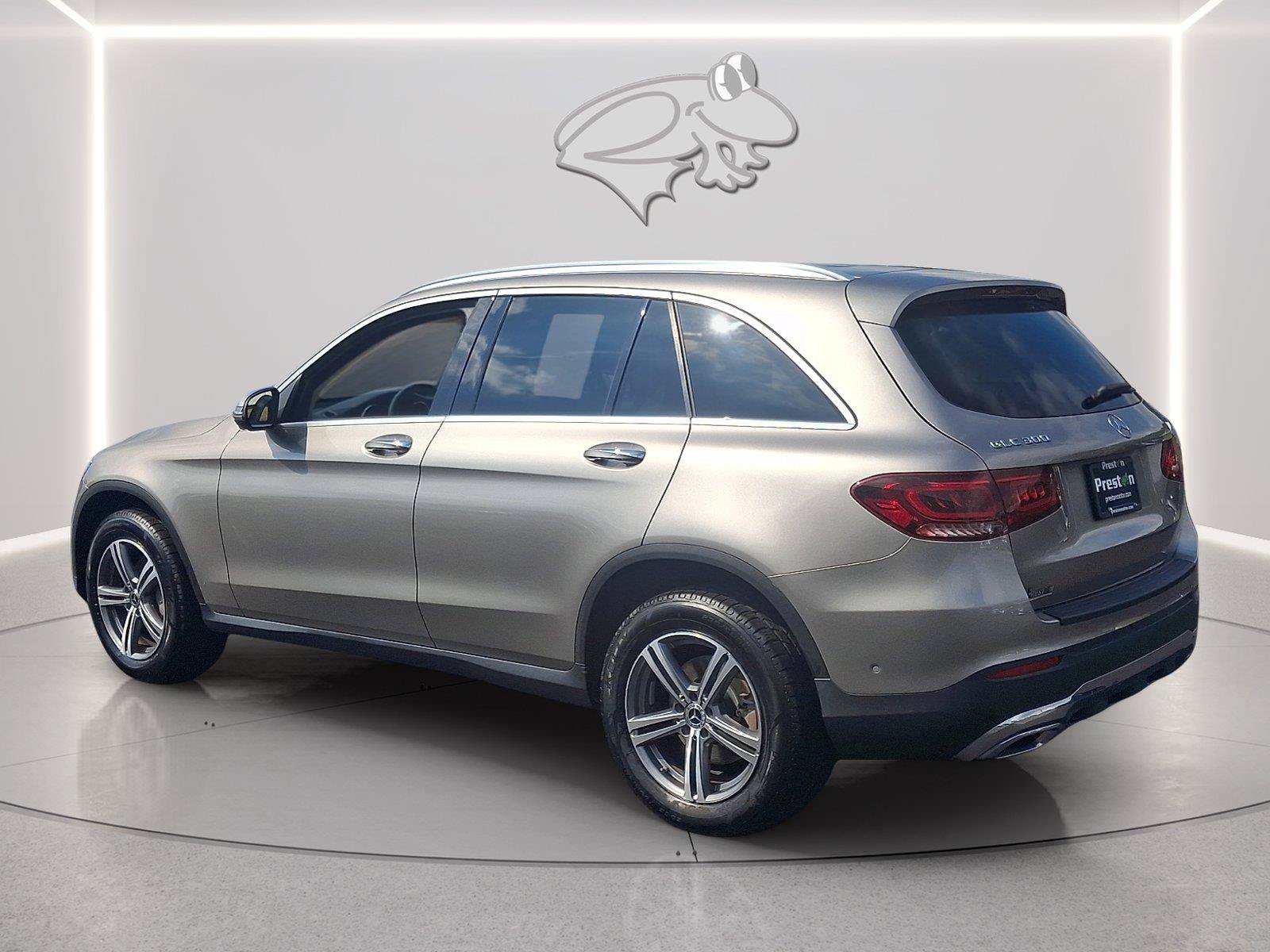 Used 2021 Mercedes-Benz GLC 300 4MATIC image 3