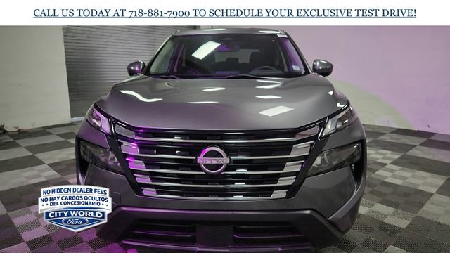 Used 2024 Nissan Rogue SV AWD/4WD image 3