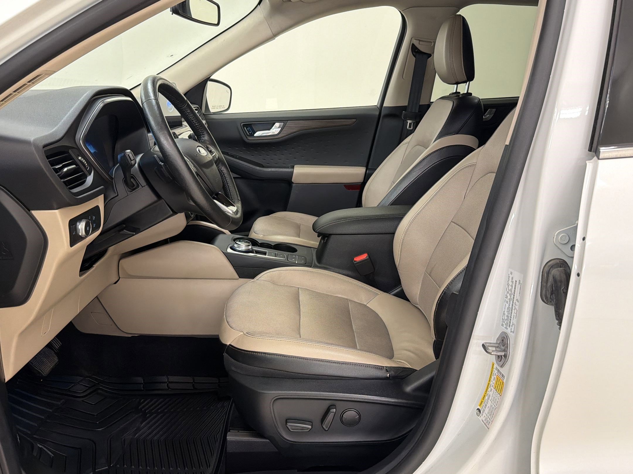 Certified 2020 Ford Escape Titanium AWD/4WD image 5