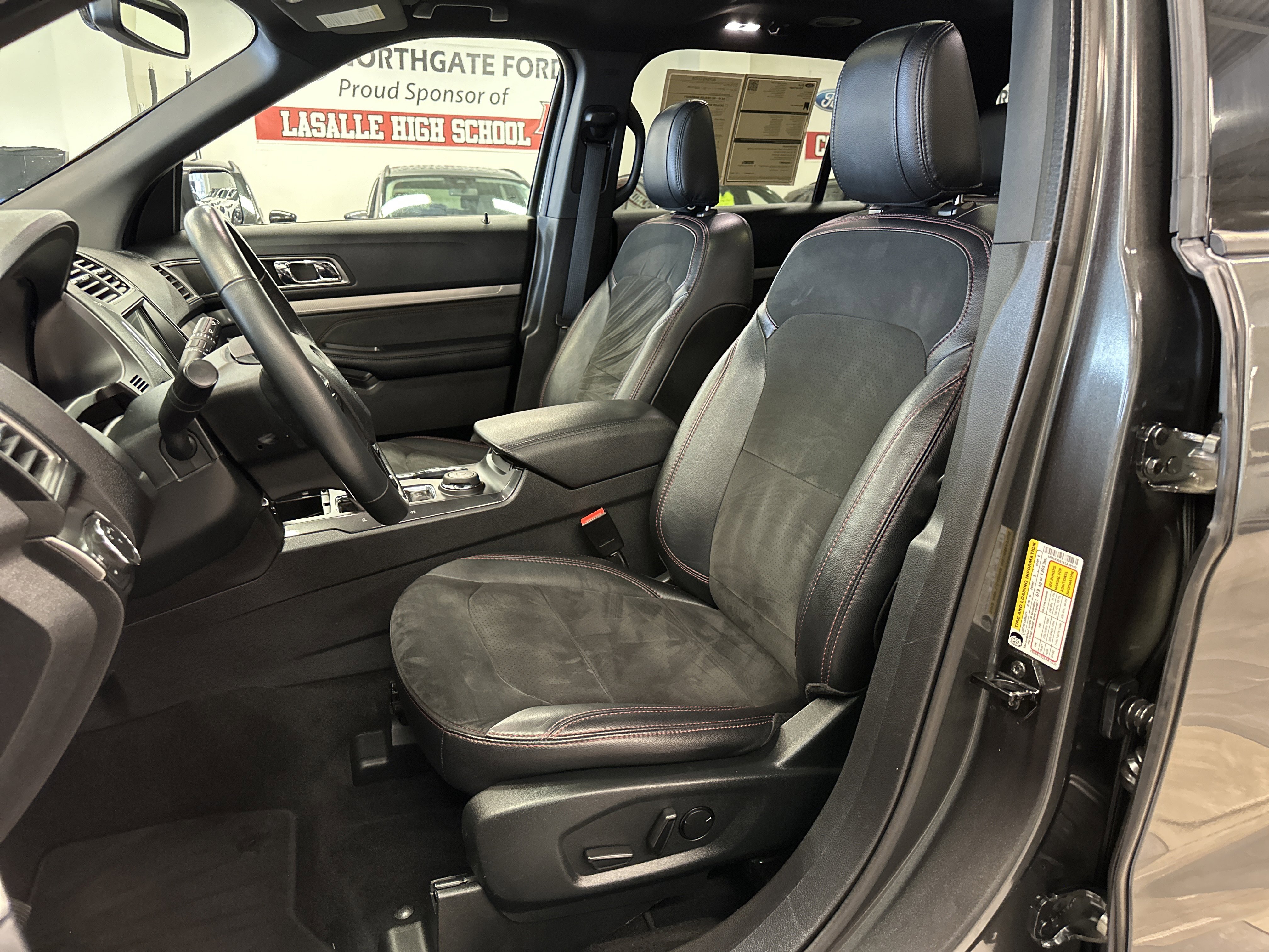 Certified 2019 Ford Explorer XLT w/ Equipment Group 202A image 5