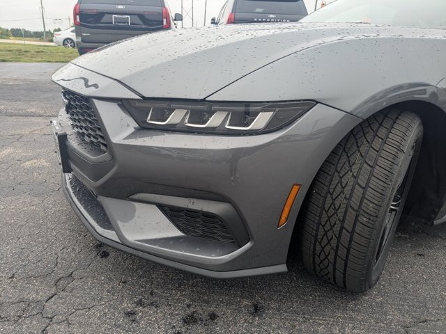Certified 2024 Ford Mustang Coupe RWD image 5