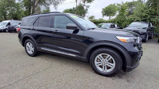 Certified 2022 Ford Explorer XLT image 2