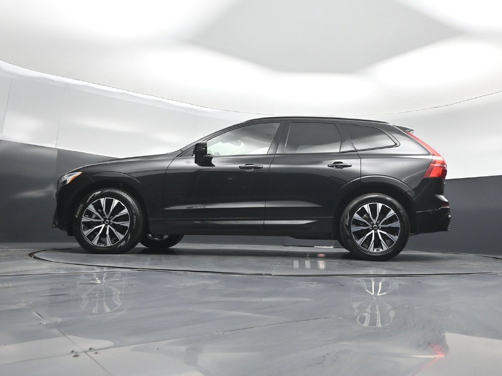 Used 2025 Volvo XC60 B5 Plus AWD/4WD image 7