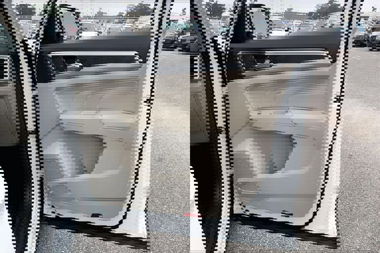 Used 2023 Volkswagen Atlas SE w/ Black Wheel Package image 22