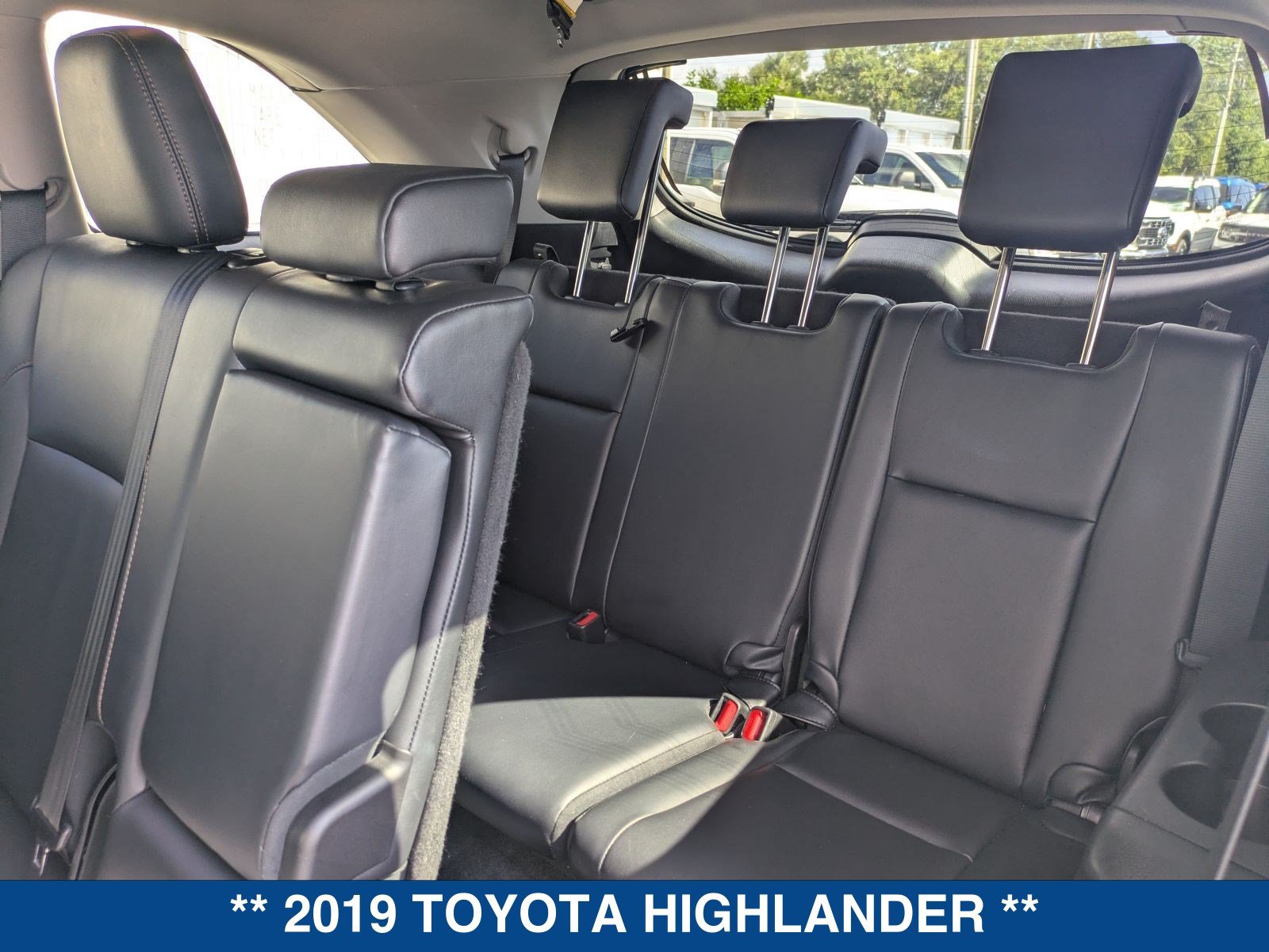 Used 2019 Toyota Highlander XLE FWD image 17