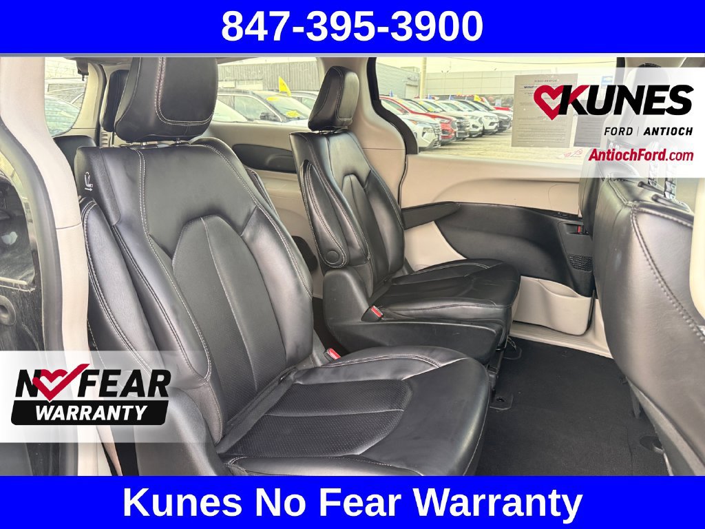 Used 2023 Chrysler Pacifica Touring-L FWD image 42