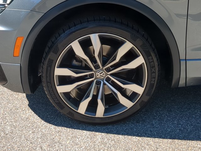 Used 2020 Volkswagen Tiguan SEL Premium R-Line w/ 3rd Row Seat Package AWD/4WD image 11