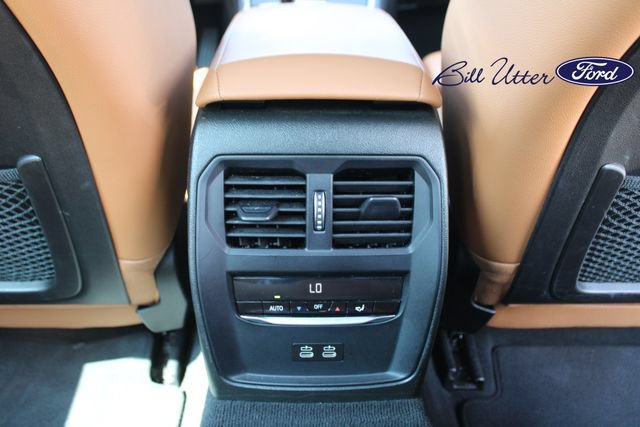 Used 2022 BMW 330i Sedan w/ Premium Package 2 RWD image 15