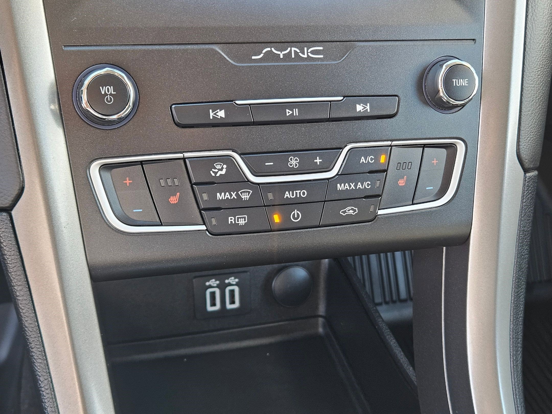 Certified 2020 Ford Fusion SE AWD/4WD image 27