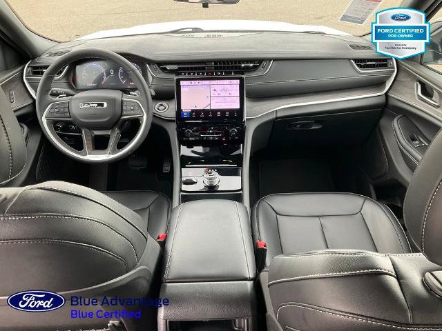 Used 2025 Jeep Grand Cherokee Limited AWD/4WD image 3