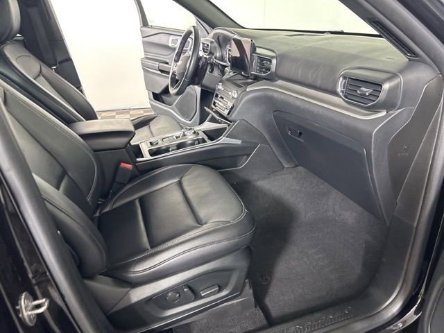 Certified 2020 Ford Explorer XLT w/ Equipment Group 202A AWD/4WD image 23
