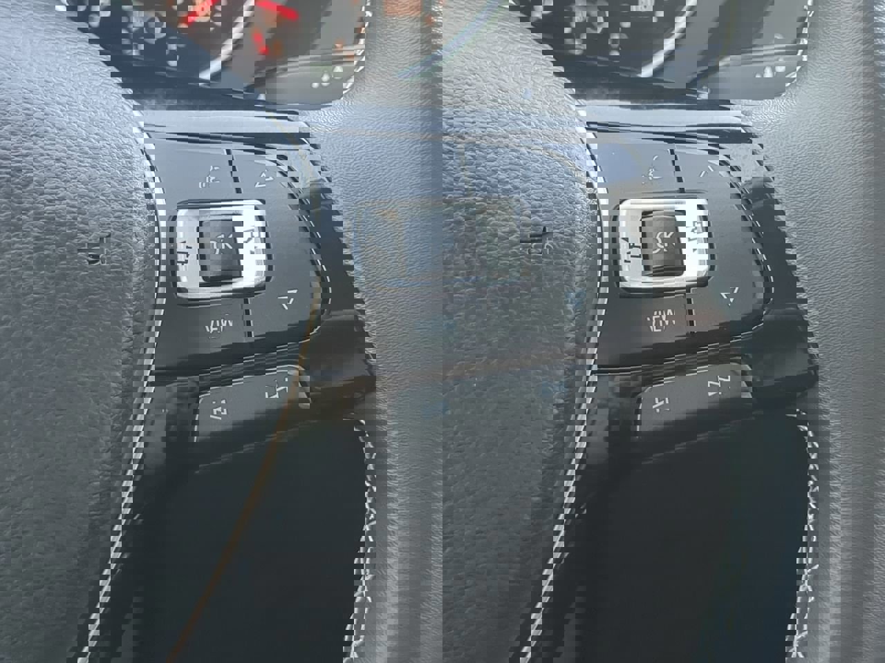 Used 2021 Volkswagen Tiguan SE image 23