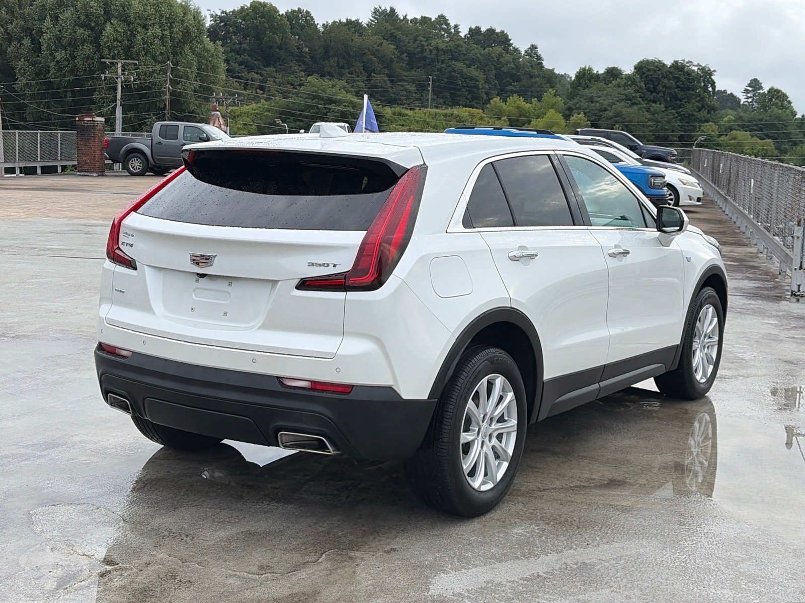 Used 2023 Cadillac XT4 Luxury w/ Cold Weather Package AWD/4WD image 3
