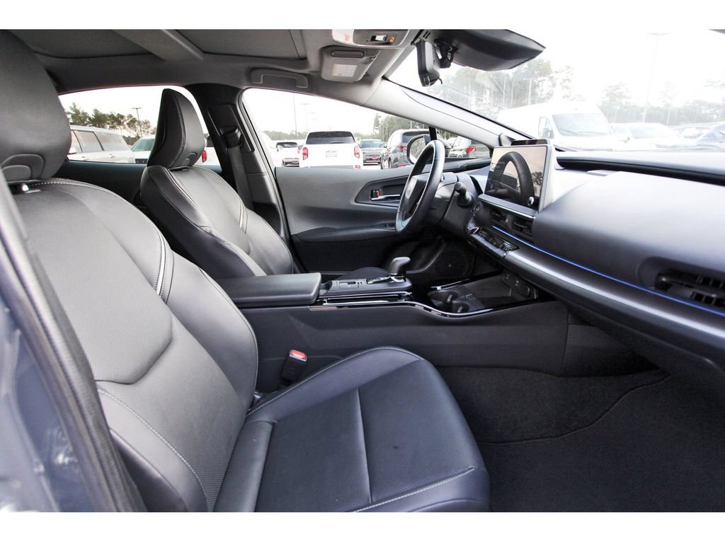 Used 2023 Toyota Prius Limited w/ Limited Premium Package FWD image 28