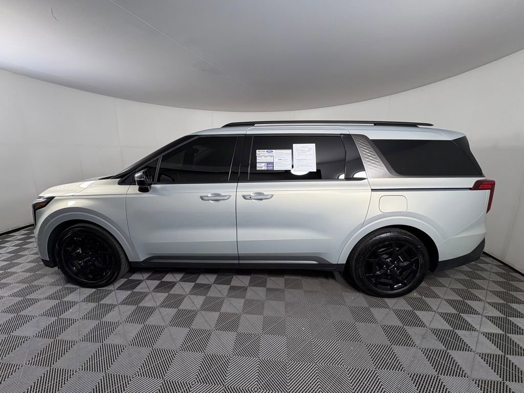 Used 2025 Kia Carnival SX image 2