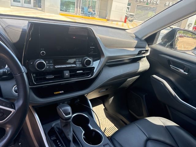 Used 2024 Toyota Highlander XLE image 16