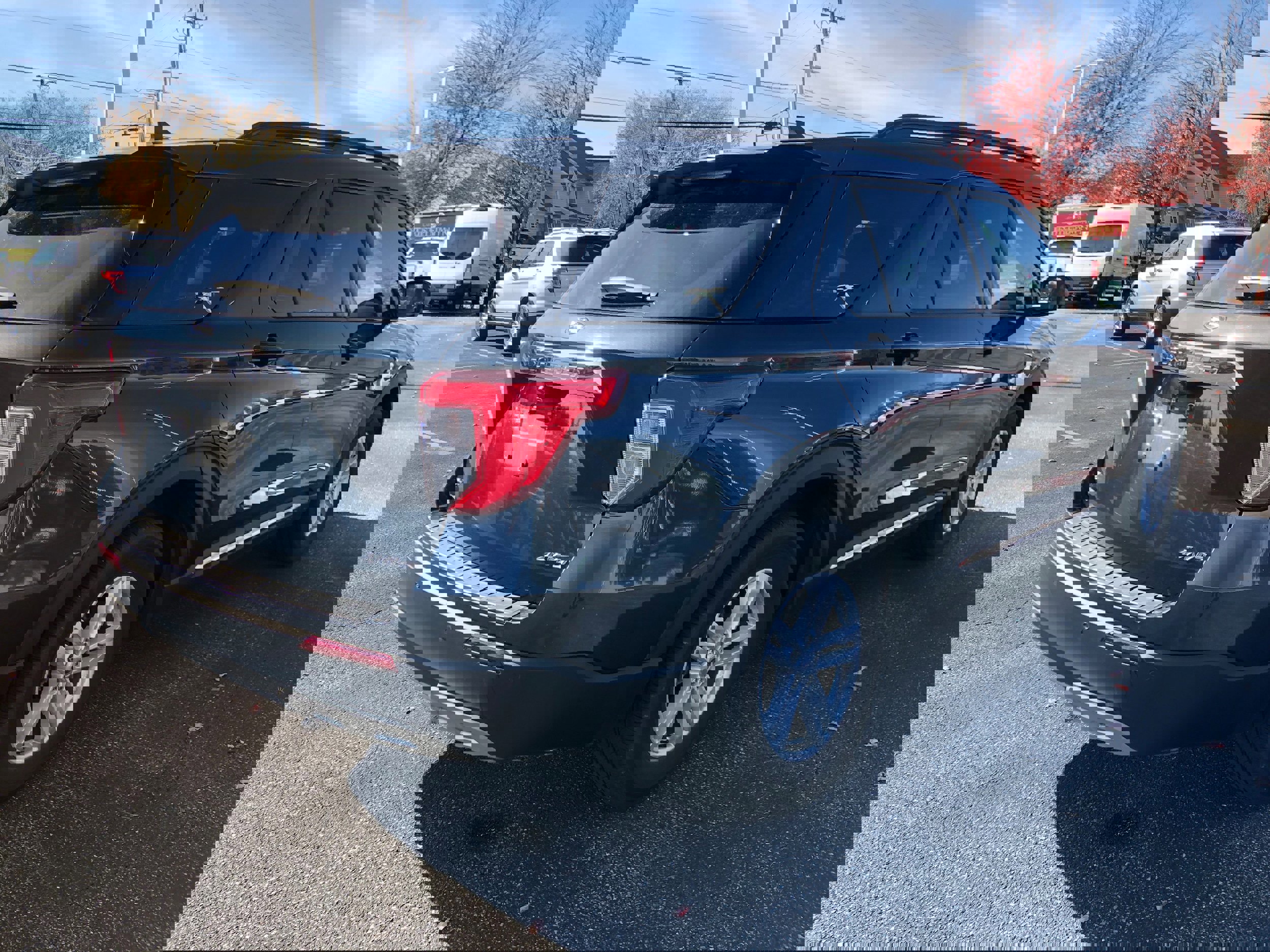 Certified 2022 Ford Explorer XLT w/ Equipment Group 202A image 4