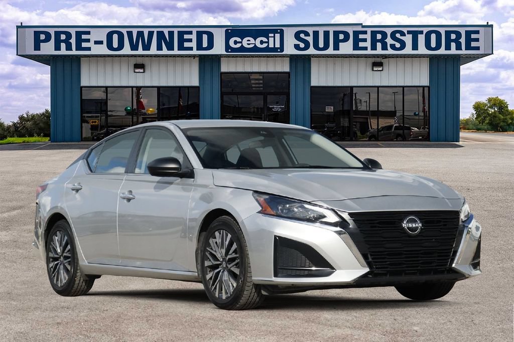 Used 2024 Nissan Altima 2.5 SV FWD image 1