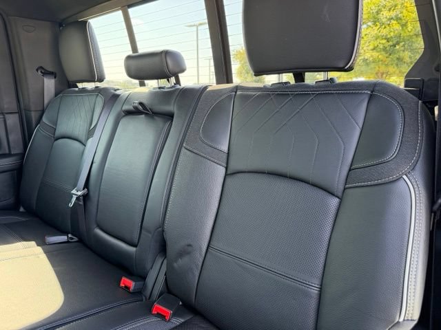 Used 2025 RAM 2500 Limited AWD/4WD image 20