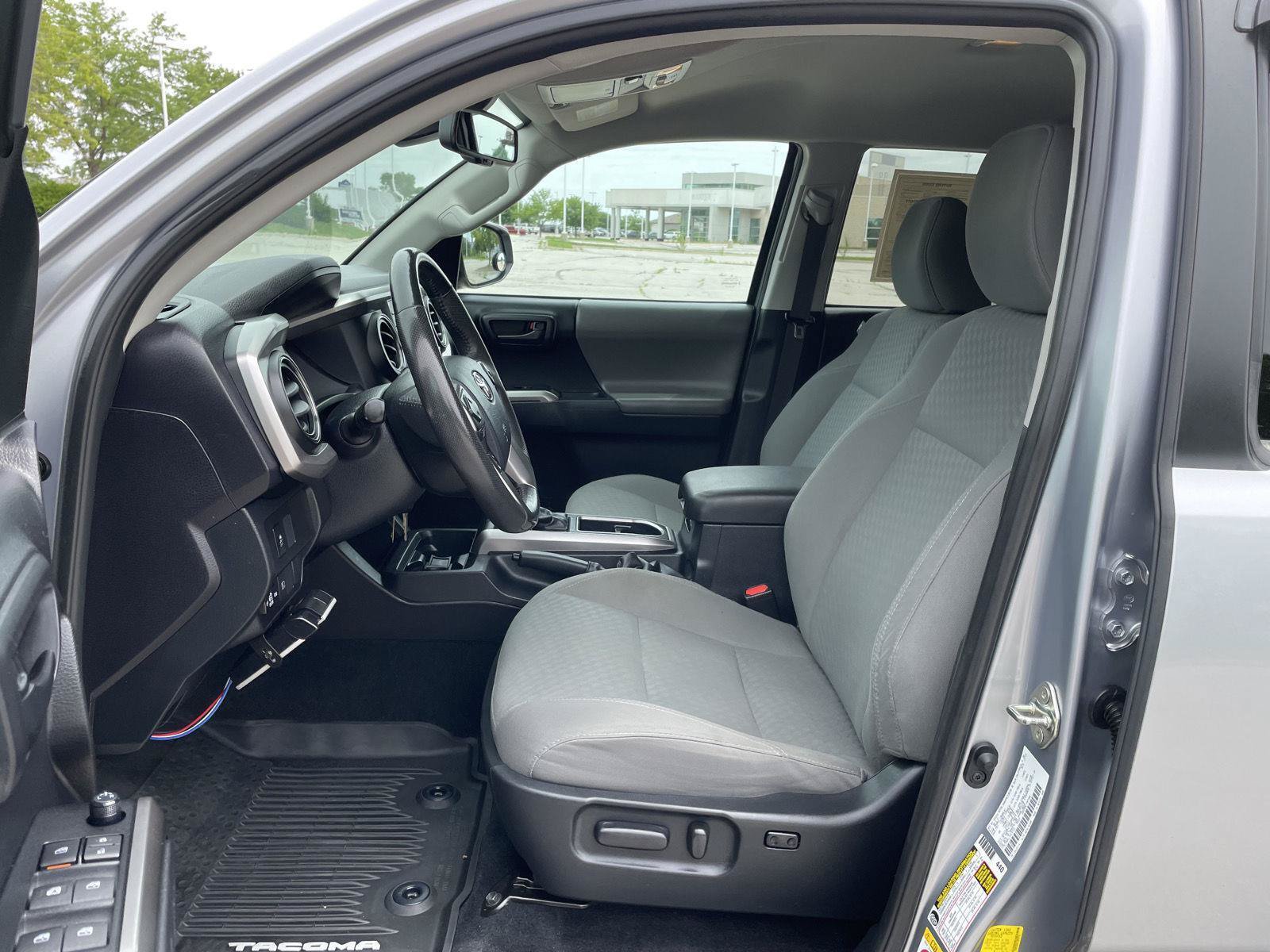 Used 2020 Toyota Tacoma SR5 AWD/4WD image 17