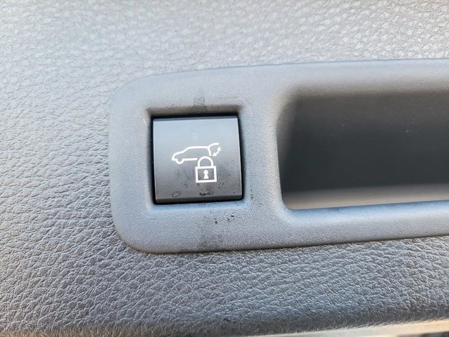 Used 2025 Toyota Sienna XSE image 28