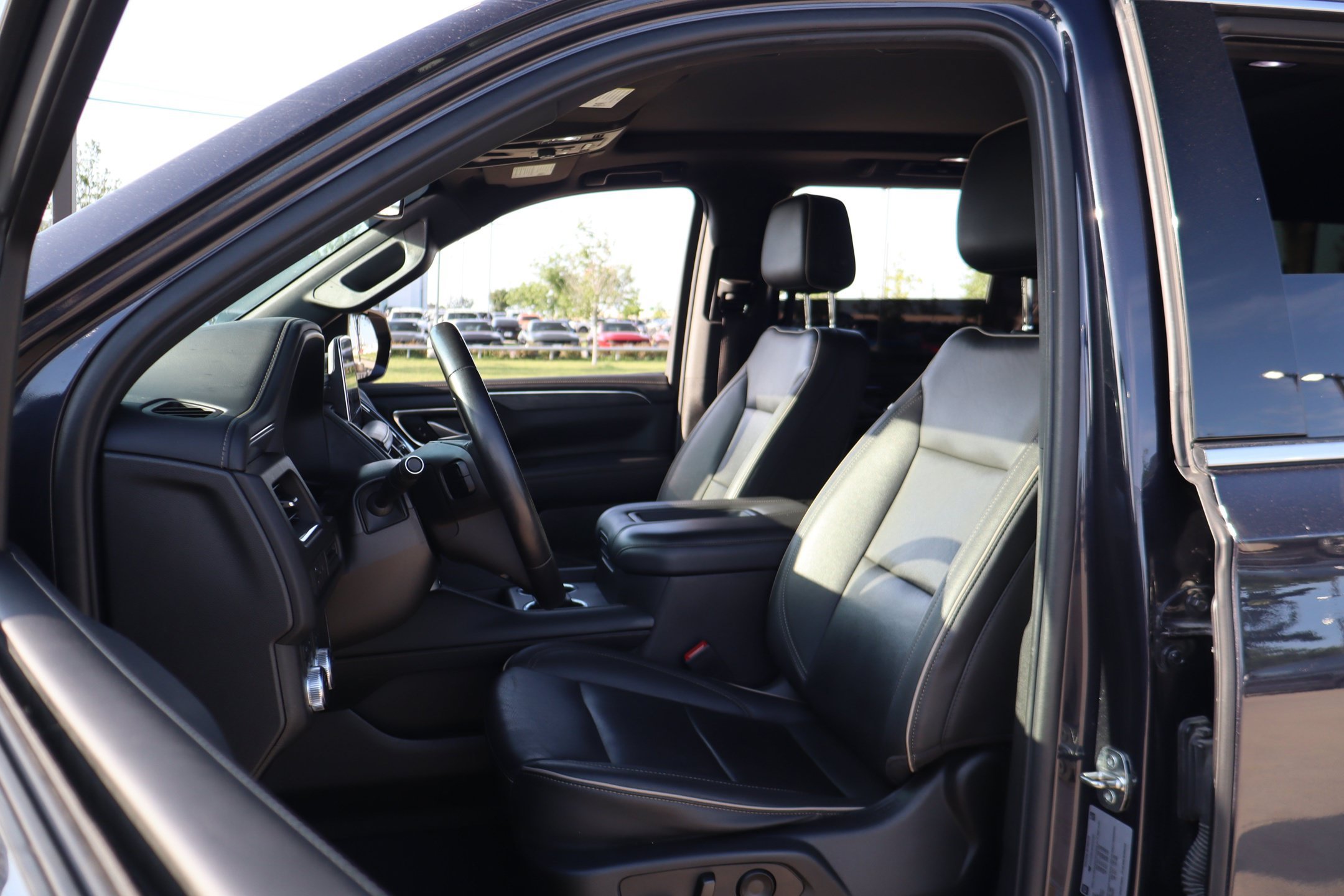 Used 2023 GMC Yukon SLT AWD/4WD image 12