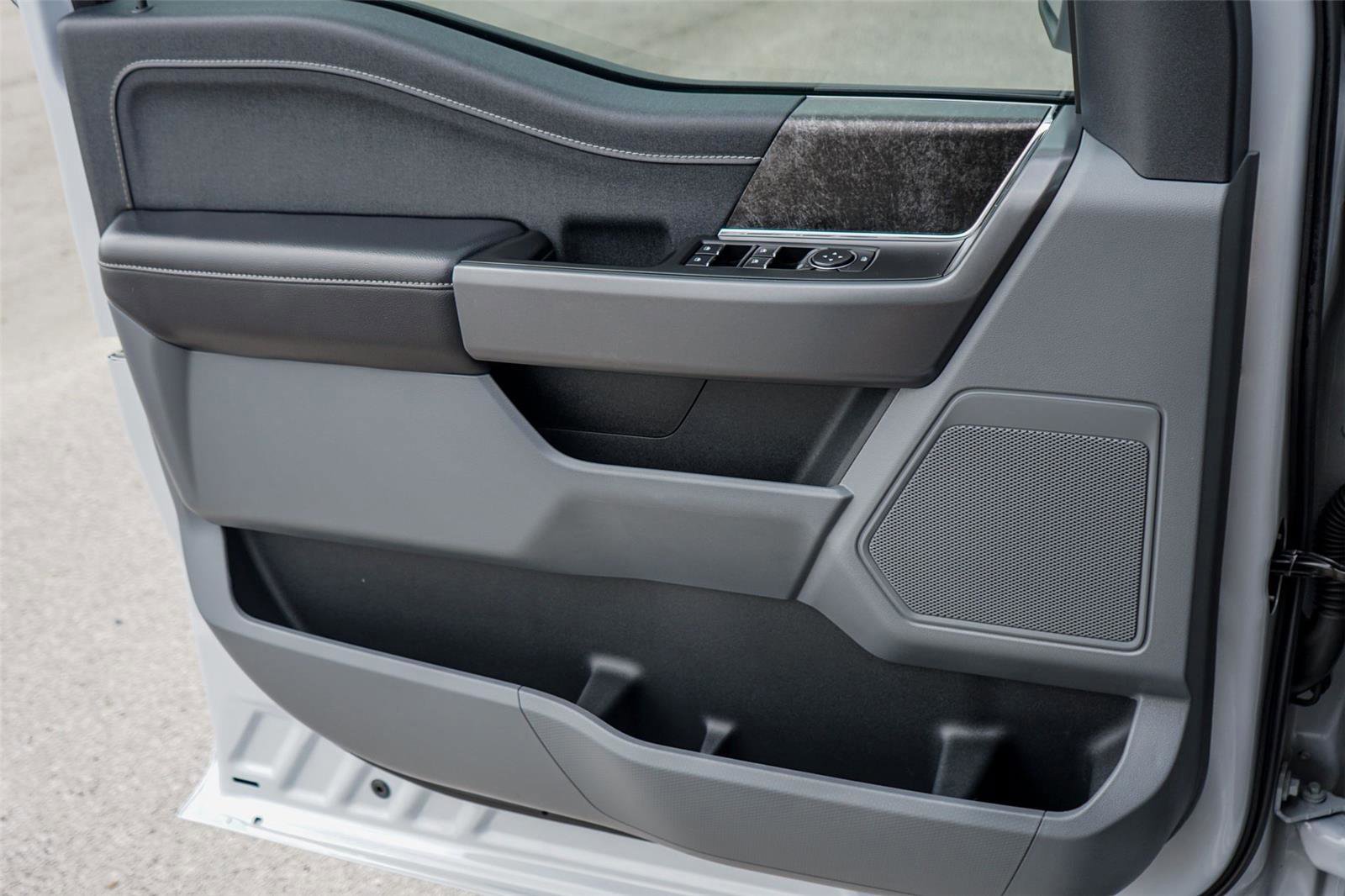 Certified 2025 Ford F150 Lightning XLT AWD/4WD image 19