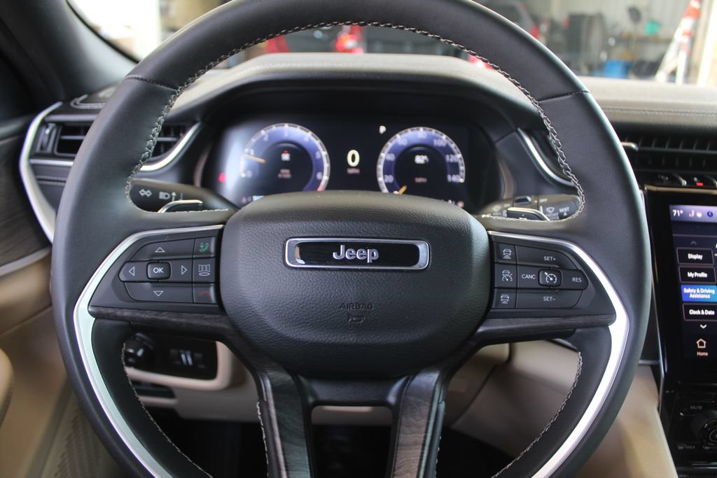 Used 2024 Jeep Grand Cherokee Limited RWD image 23