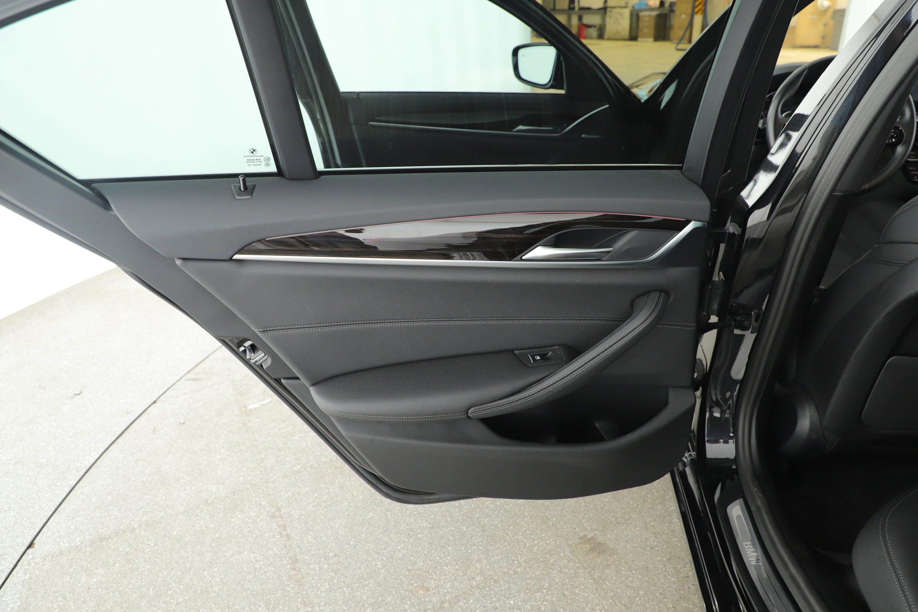 Used 2023 BMW 530i w/ Convenience Package image 21