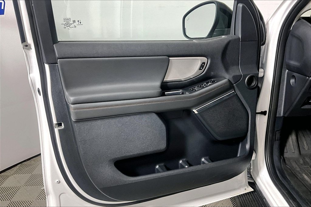 Certified 2025 Ford Expedition Active AWD/4WD image 18