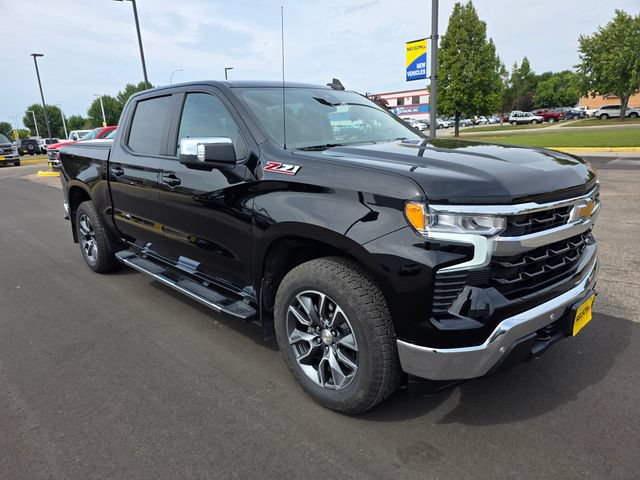 Used 2024 Chevrolet Silverado 1500 LT AWD/4WD image 5