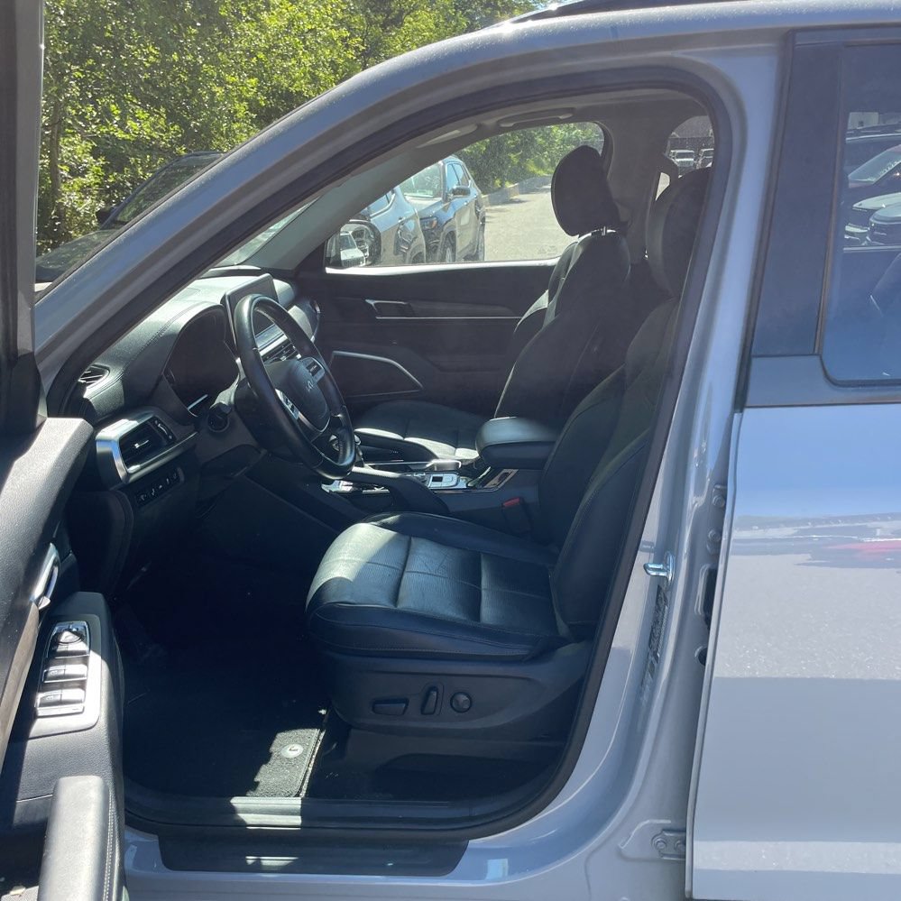 Used 2022 Kia Telluride EX w/ EX Premium Package AWD/4WD image 13