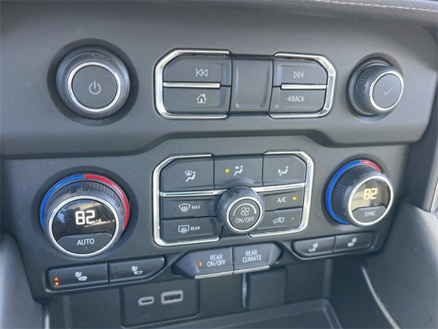 Used 2024 Chevrolet Suburban LT image 36