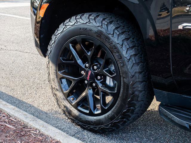 Used 2023 GMC Yukon AT4 w/ Technology Package image 5